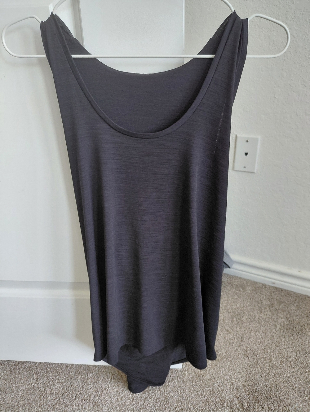Women's Scoop Neck Sports Tank Top - Black